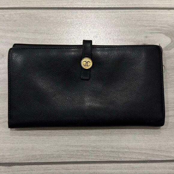 Chanel vintage CC Black Button Bifold Wallet Authentic. Come with authenticity - Picture 1 of 14